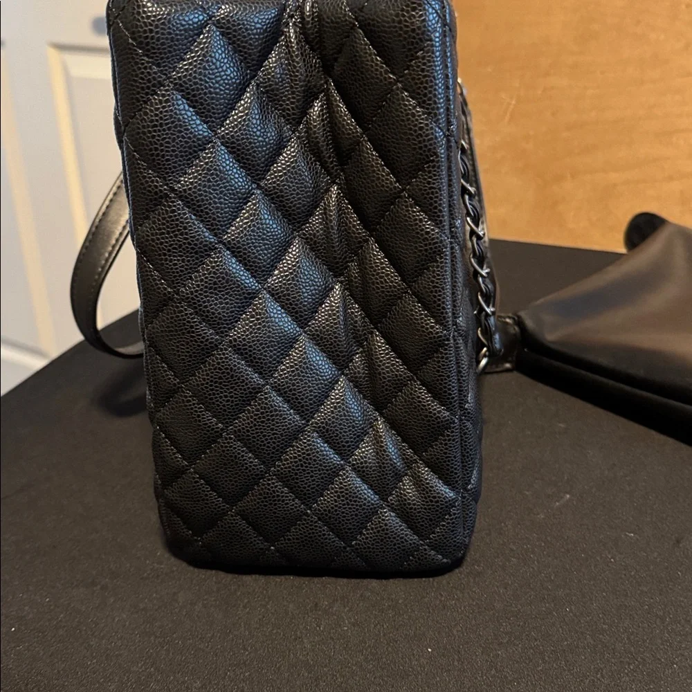 Large quilted tote bag with removable bag organizer - Picture 4 of 11